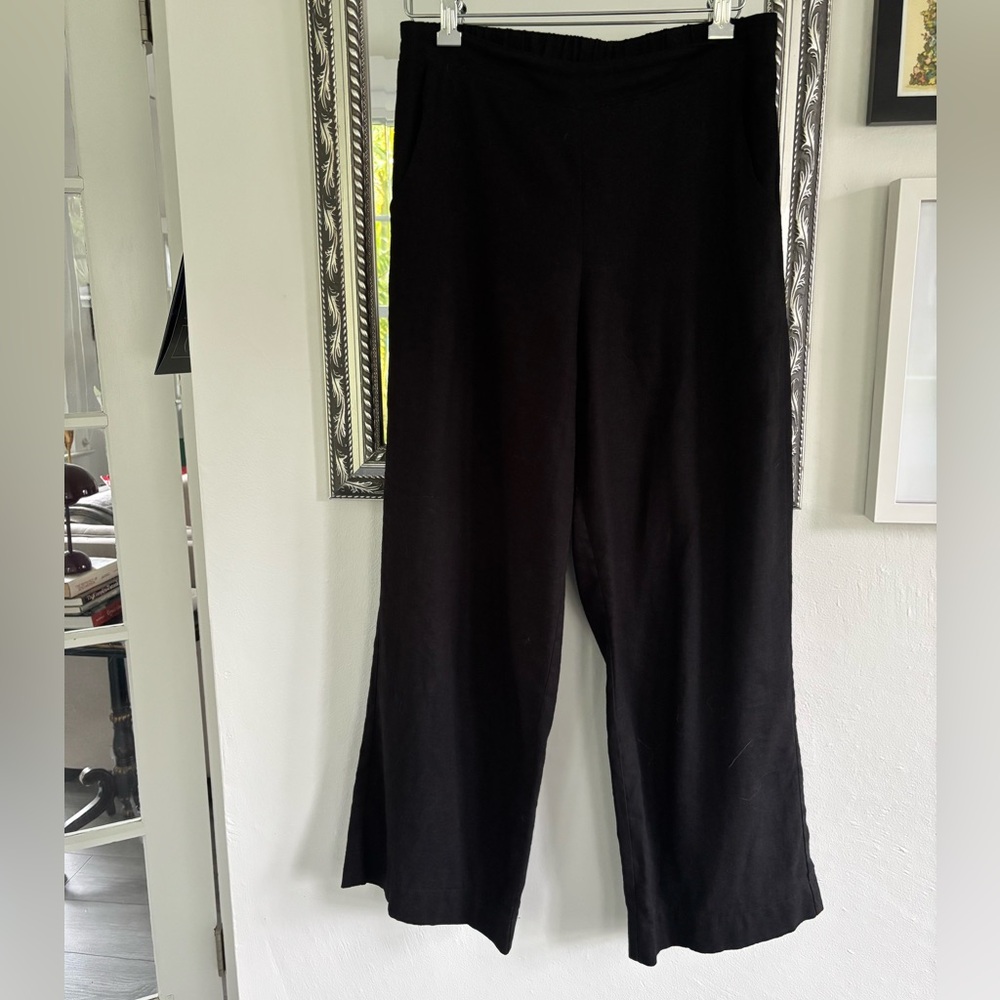 Halston trousers in black - wide leg. EUC.